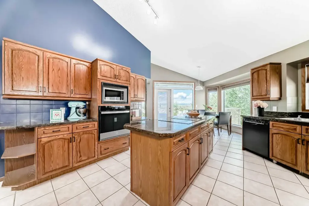 227 Hawkside Mews NW Calgary AB T3G 3J4