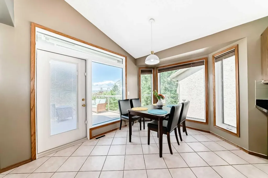 227 Hawkside Mews NW Calgary AB T3G 3J4