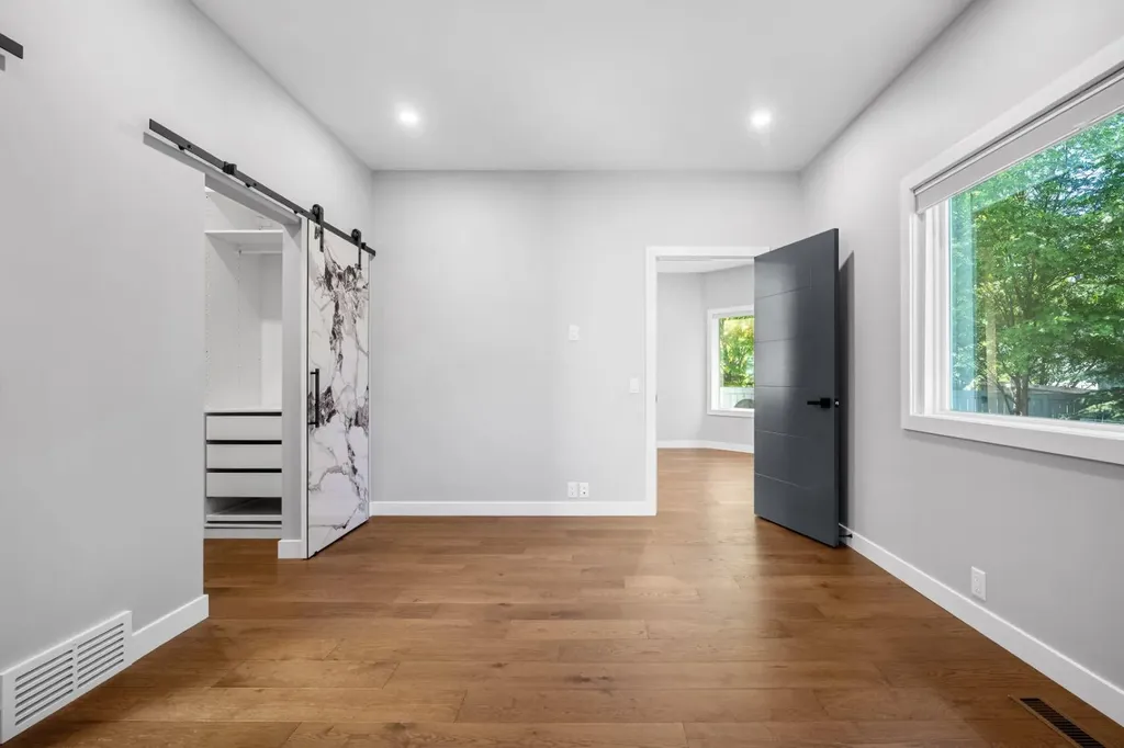 3223 Signal Hill Drive SW Calgary AB T3H 3T4