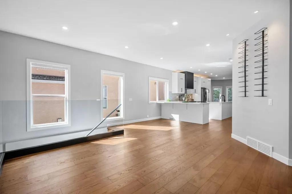 3223 Signal Hill Drive SW Calgary AB T3H 3T4