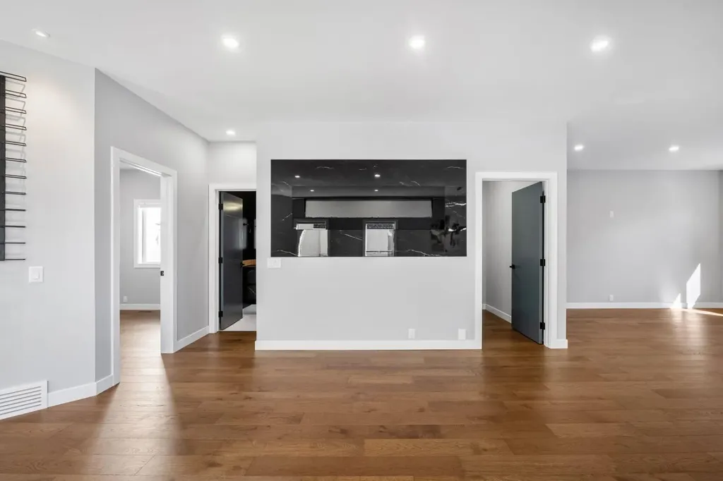 3223 Signal Hill Drive SW Calgary AB T3H 3T4