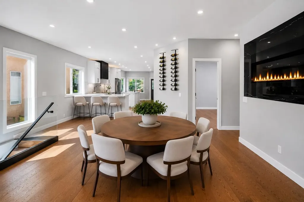 3223 Signal Hill Drive SW Calgary AB T3H 3T4