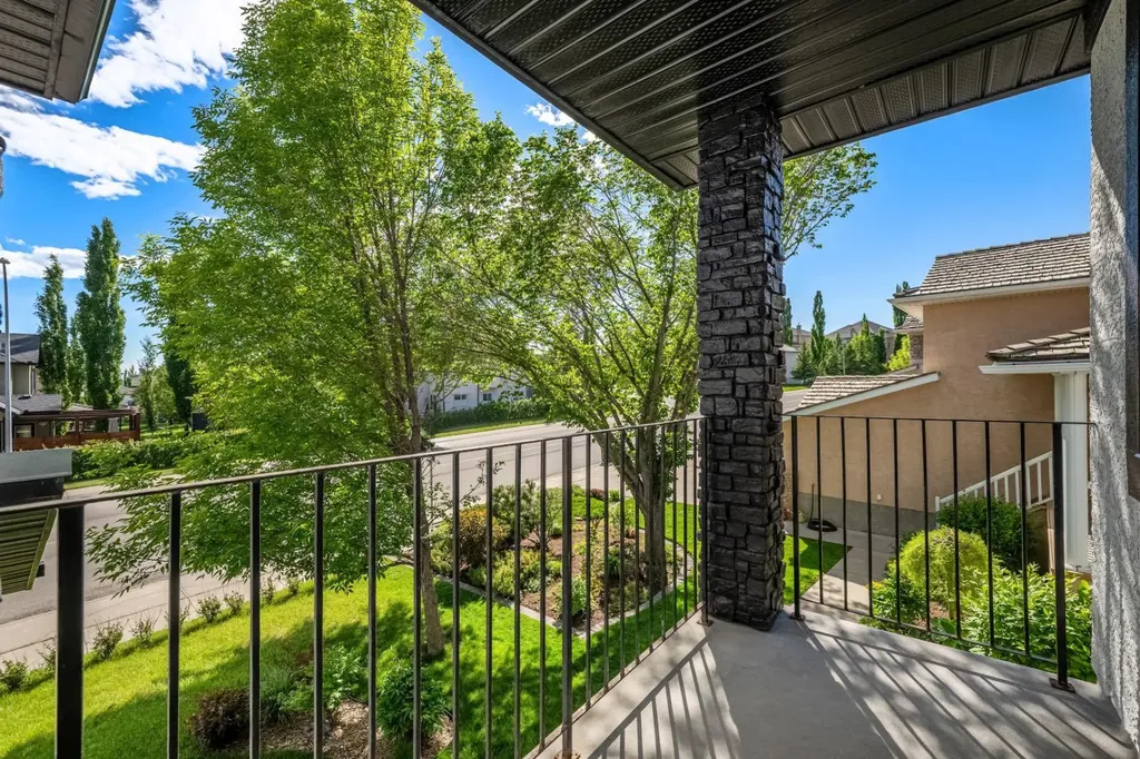 3223 Signal Hill Drive SW Calgary AB T3H 3T4