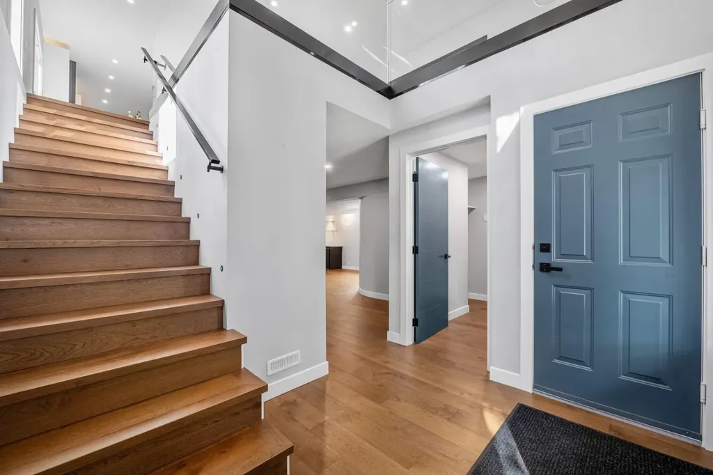 3223 Signal Hill Drive SW Calgary AB T3H 3T4