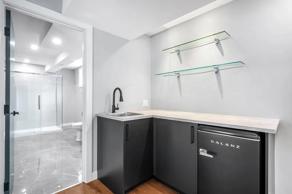 3223 Signal Hill Drive SW Calgary AB T3H 3T4