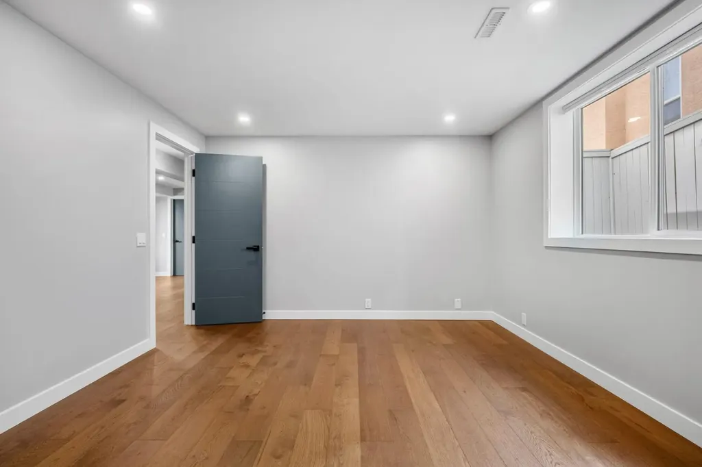 3223 Signal Hill Drive SW Calgary AB T3H 3T4