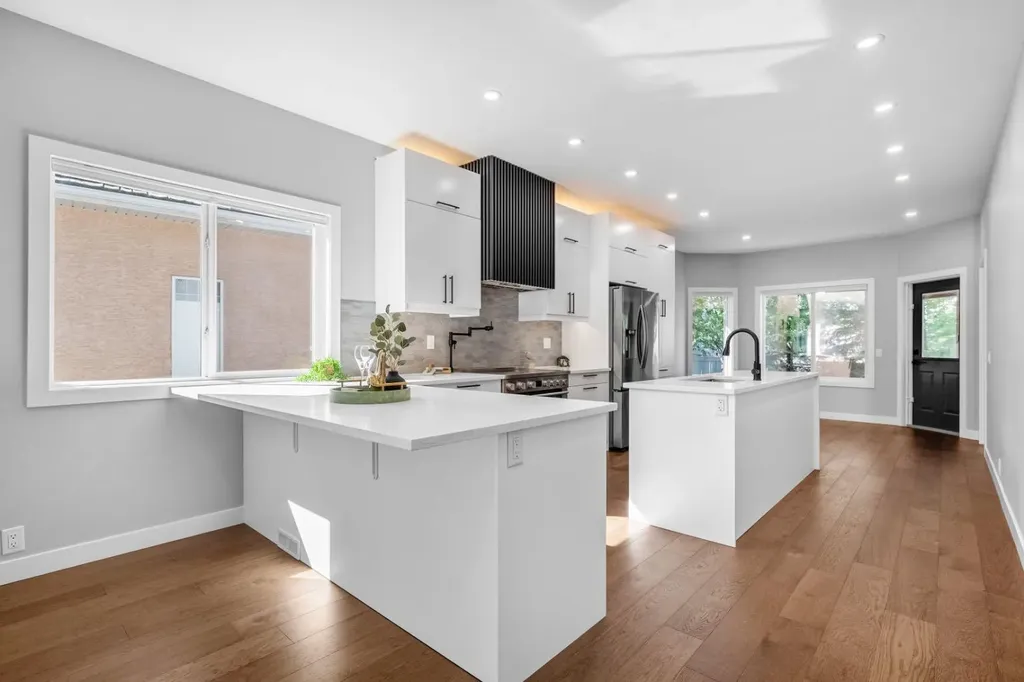 3223 Signal Hill Drive SW Calgary AB T3H 3T4