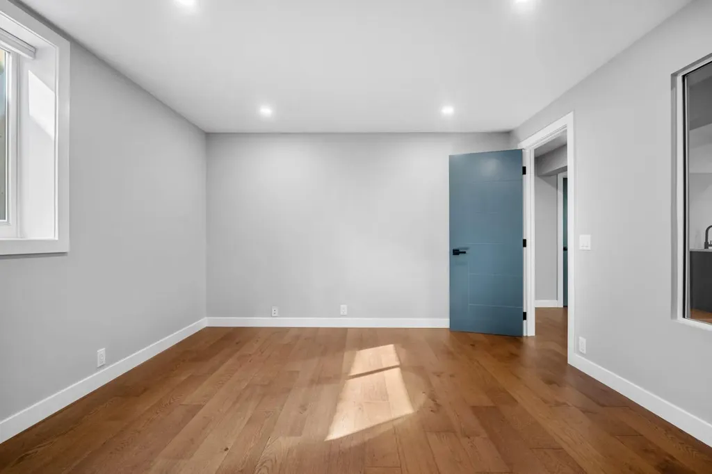 3223 Signal Hill Drive SW Calgary AB T3H 3T4