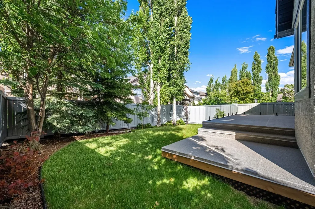 3223 Signal Hill Drive SW Calgary AB T3H 3T4