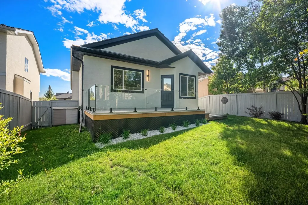 3223 Signal Hill Drive SW Calgary AB T3H 3T4