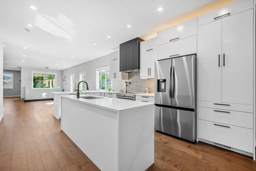 3223 Signal Hill Drive SW Calgary AB T3H 3T4
