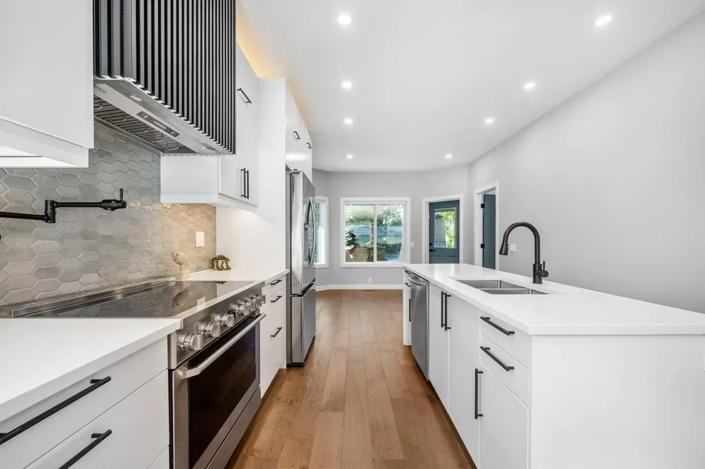 3223 Signal Hill Drive SW Calgary AB T3H 3T4