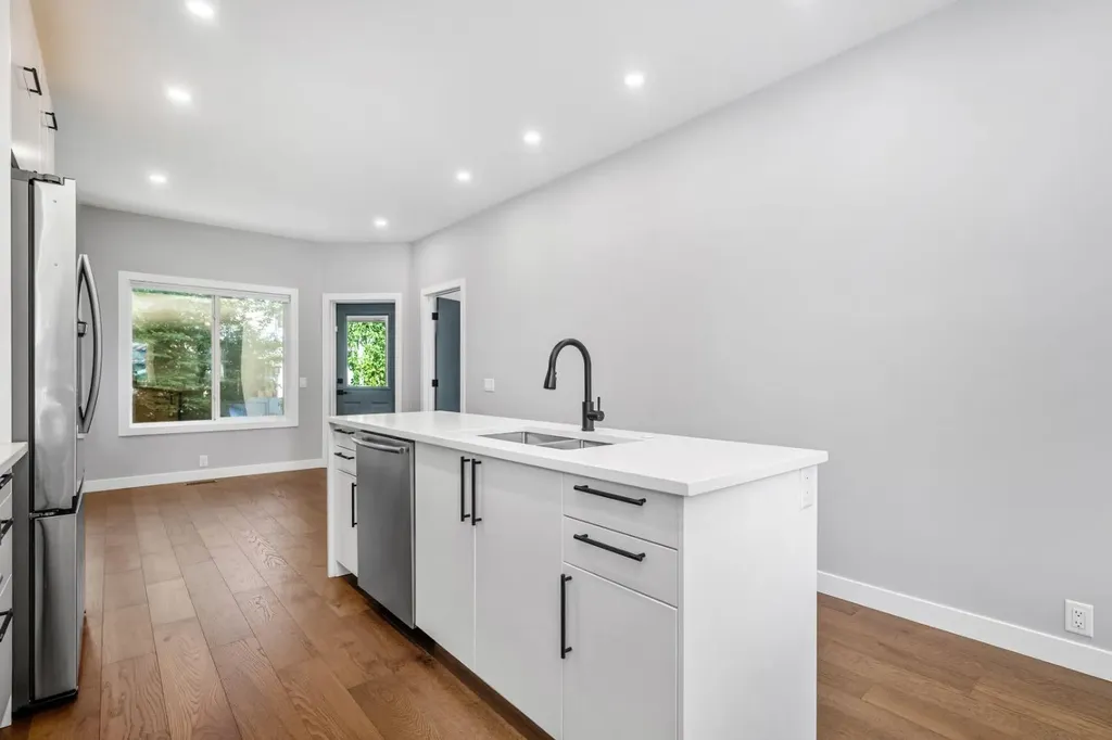 3223 Signal Hill Drive SW Calgary AB T3H 3T4