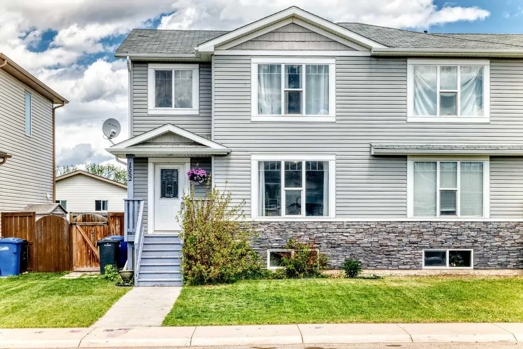 1552 Mcalpine Street Carstairs AB T0M0N0