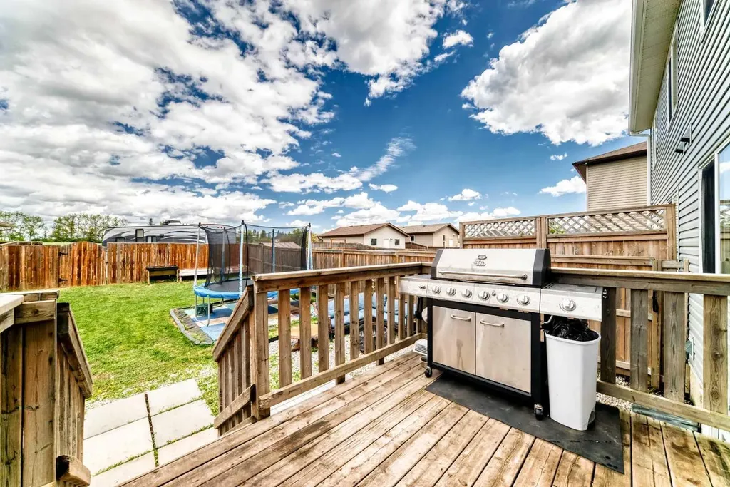 1552 Mcalpine Street Carstairs AB T0M0N0
