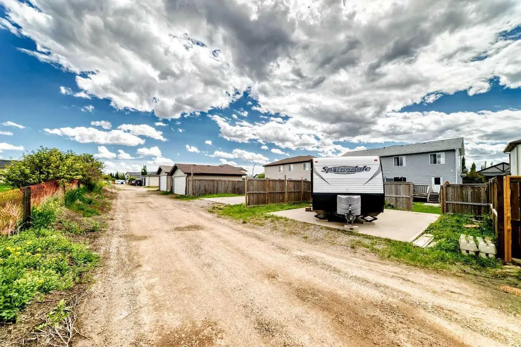 1552 Mcalpine Street Carstairs AB T0M0N0