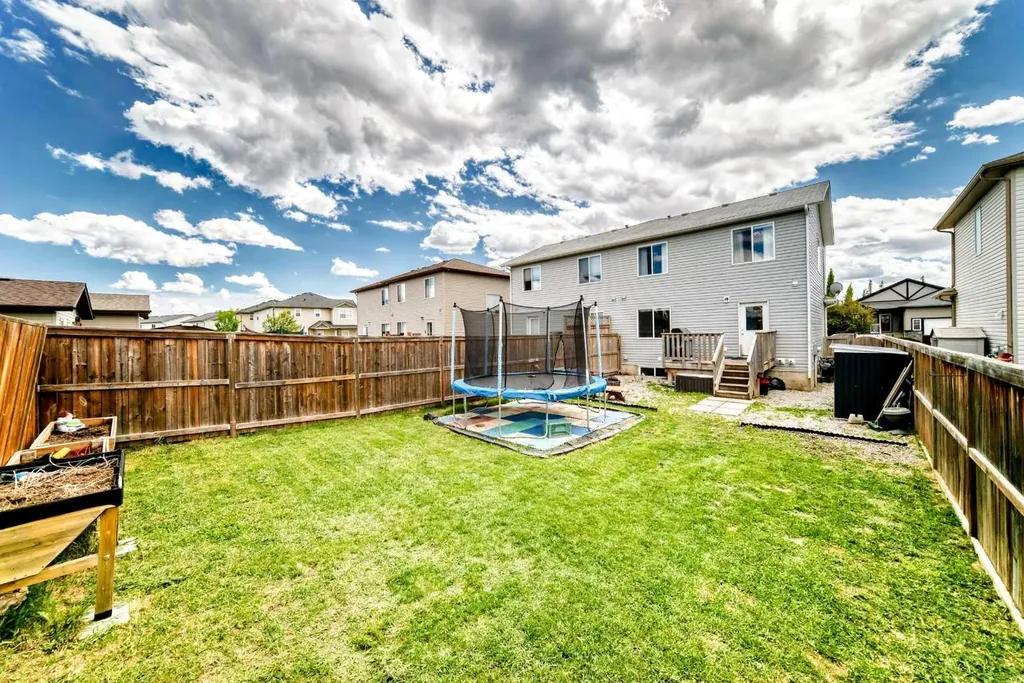1552 Mcalpine Street Carstairs AB T0M0N0