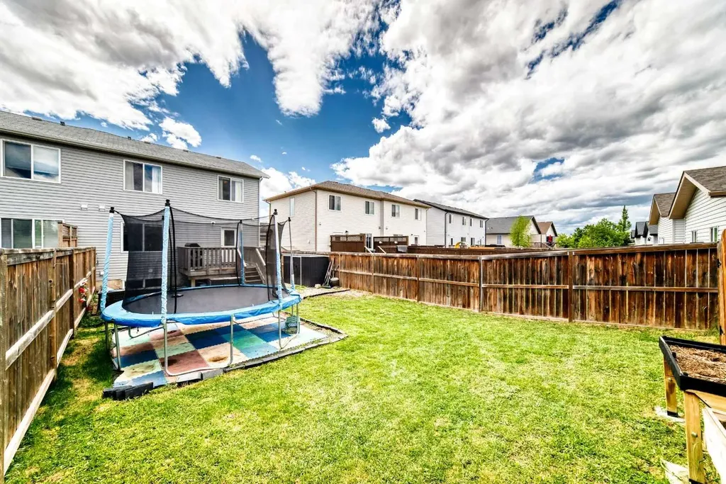 1552 Mcalpine Street Carstairs AB T0M0N0