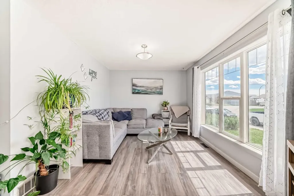 1552 Mcalpine Street Carstairs AB T0M0N0