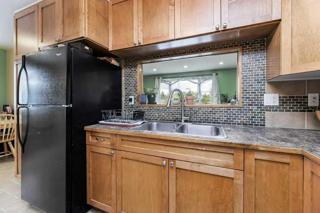 22 Mcintosh Avenue Red Deer AB T4N 0M3
