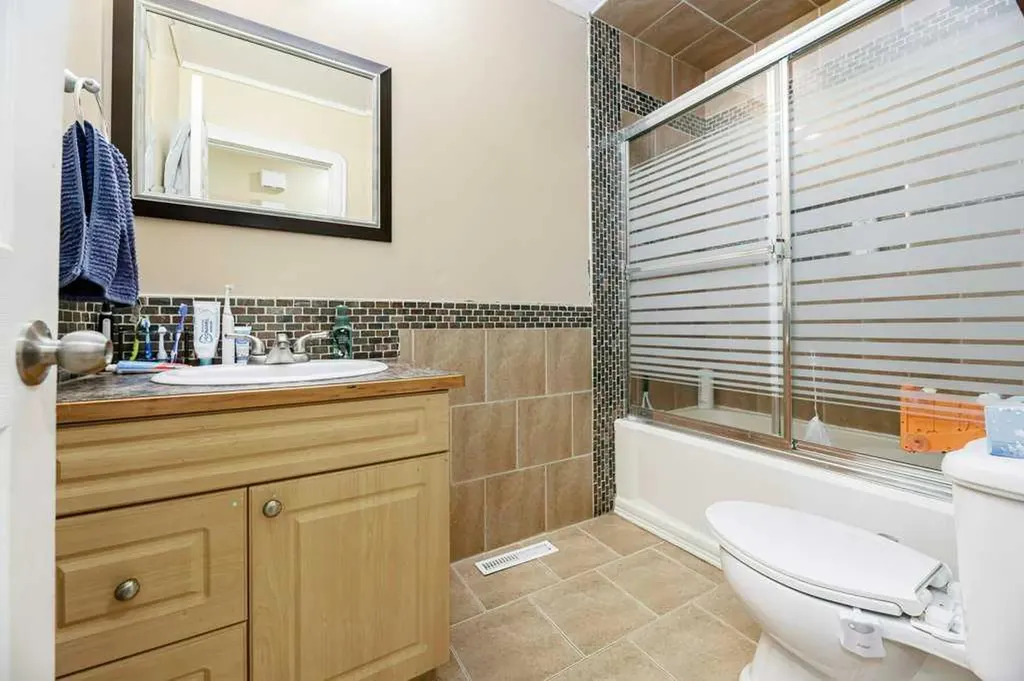 22 Mcintosh Avenue Red Deer AB T4N 0M3