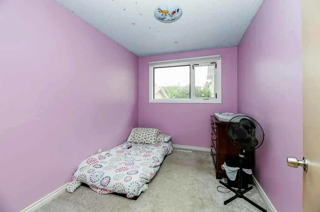 22 Mcintosh Avenue Red Deer AB T4N 0M3