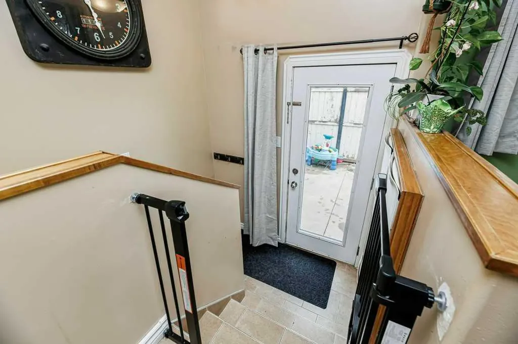 22 Mcintosh Avenue Red Deer AB T4N 0M3