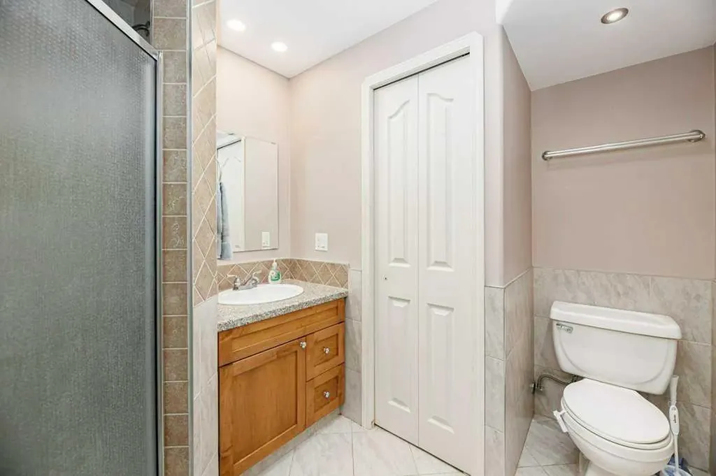 22 Mcintosh Avenue Red Deer AB T4N 0M3