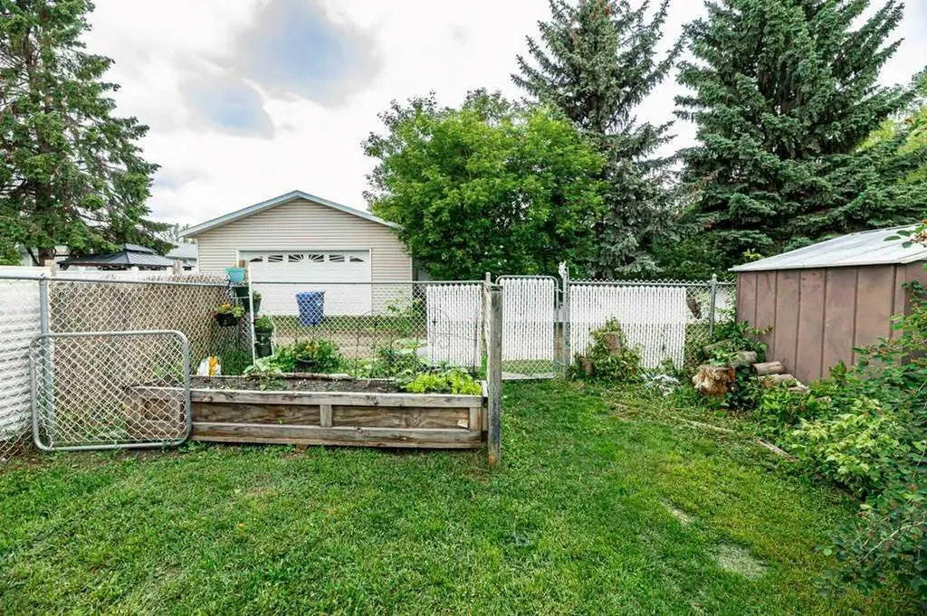 22 Mcintosh Avenue Red Deer AB T4N 0M3