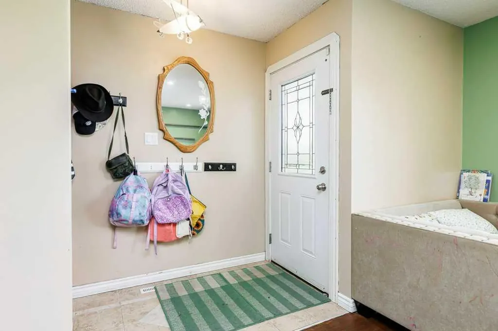 22 Mcintosh Avenue Red Deer AB T4N 0M3