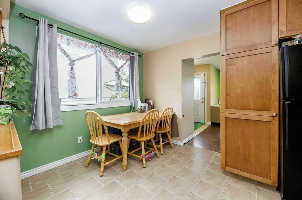 22 Mcintosh Avenue Red Deer AB T4N 0M3