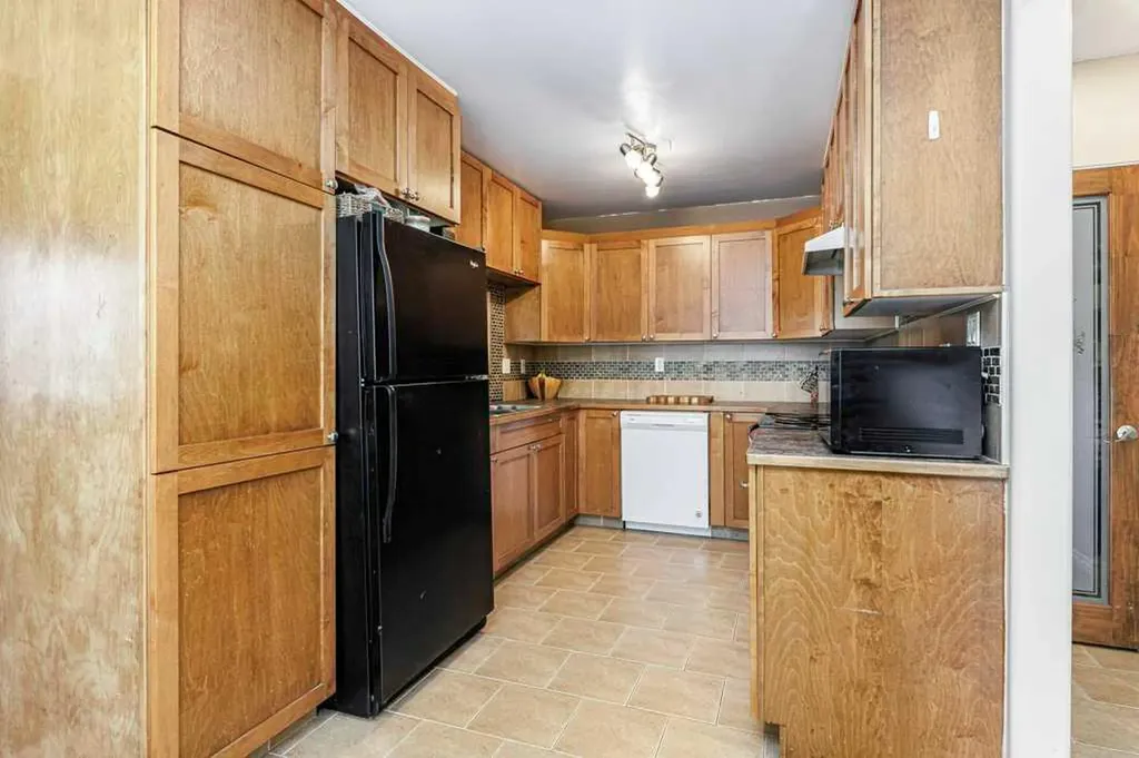 22 Mcintosh Avenue Red Deer AB T4N 0M3