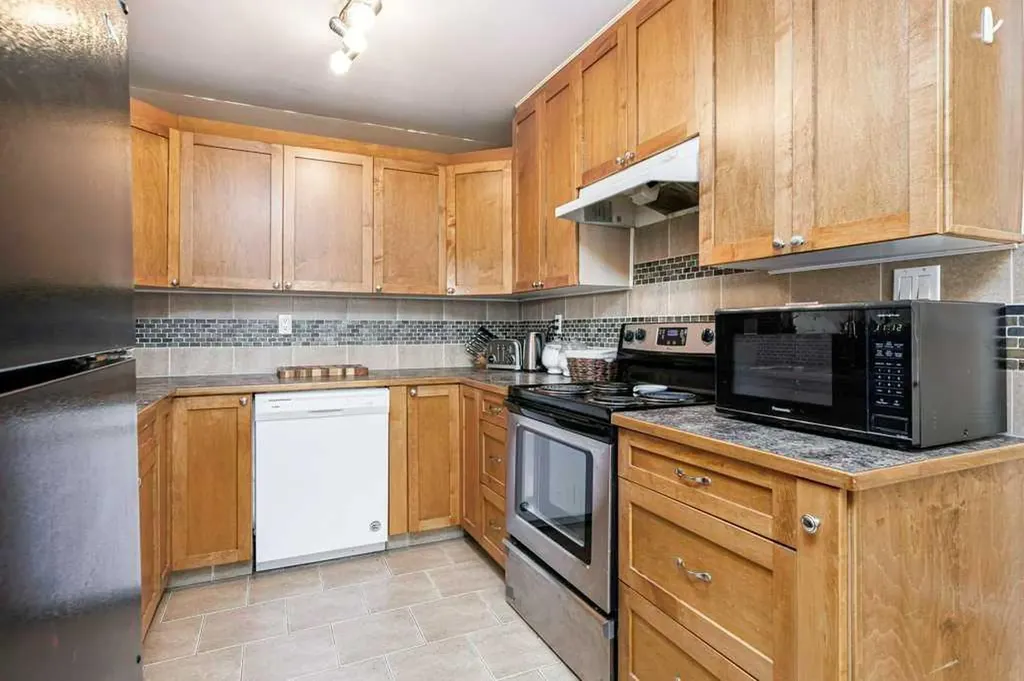 22 Mcintosh Avenue Red Deer AB T4N 0M3