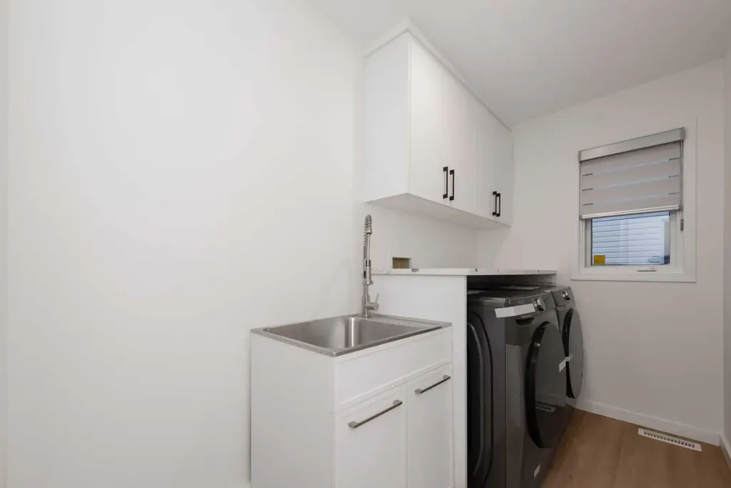 8266 Edgebrook Drive Calgary AB T3A 4N1