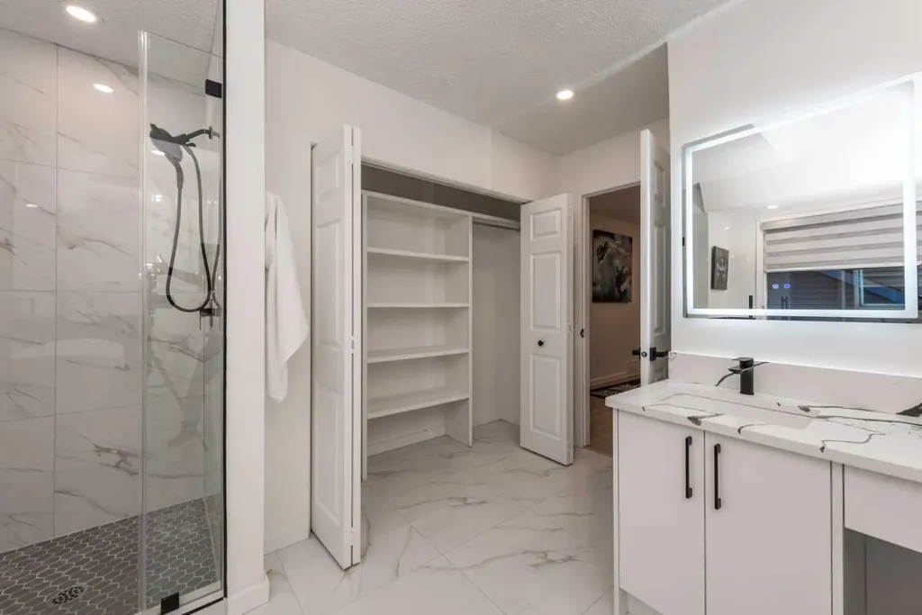 8266 Edgebrook Drive Calgary AB T3A 4N1