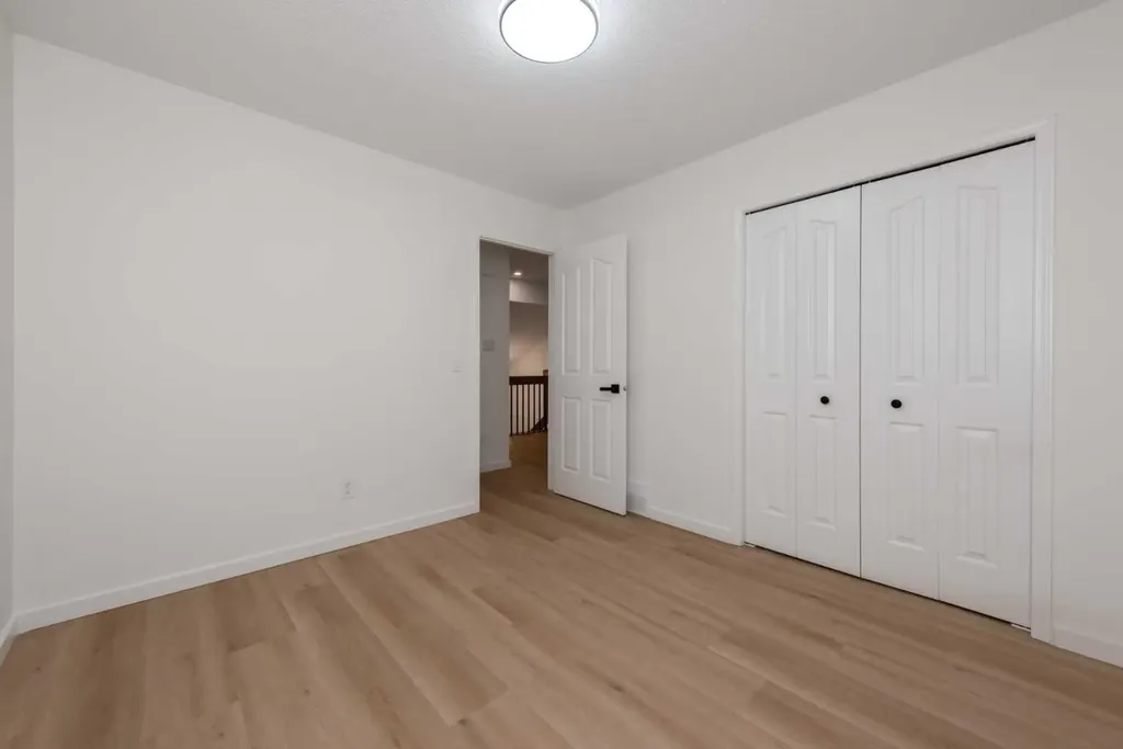 8266 Edgebrook Drive Calgary AB T3A 4N1