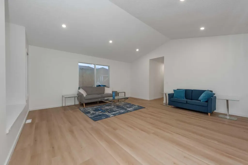 8266 Edgebrook Drive Calgary AB T3A 4N1