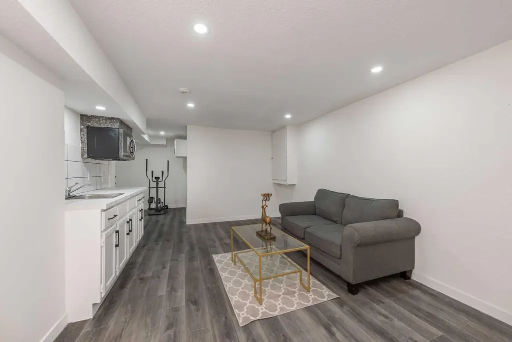 8266 Edgebrook Drive Calgary AB T3A 4N1