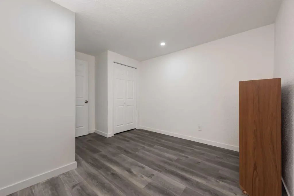 8266 Edgebrook Drive Calgary AB T3A 4N1