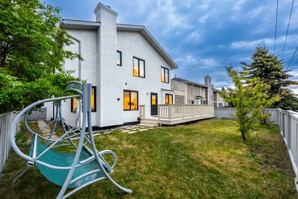 8266 Edgebrook Drive Calgary AB T3A 4N1