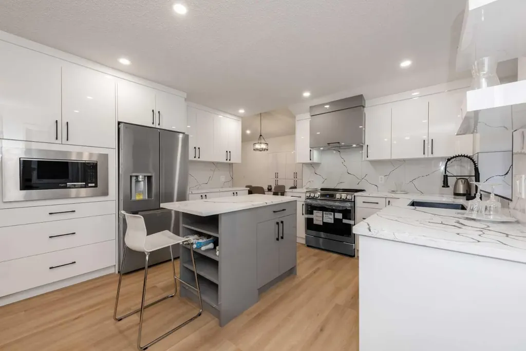 8266 Edgebrook Drive Calgary AB T3A 4N1
