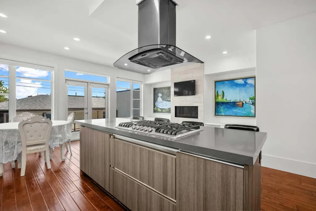 2412 28 Avenue SW Calgary AB T2T 1K9