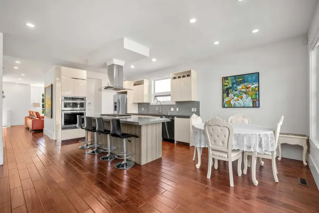 2412 28 Avenue SW Calgary AB T2T 1K9