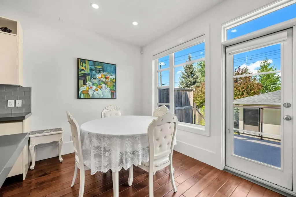 2412 28 Avenue SW Calgary AB T2T 1K9