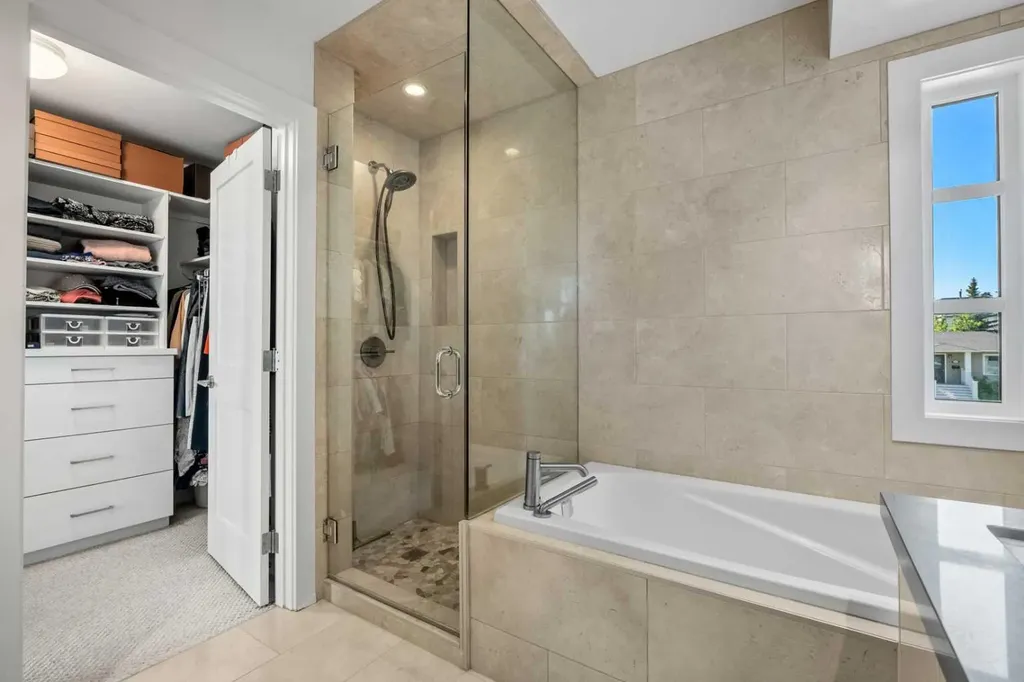 2412 28 Avenue SW Calgary AB T2T 1K9