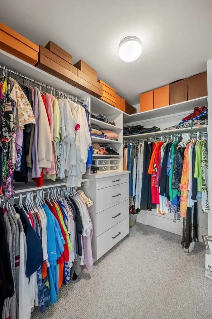 2412 28 Avenue SW Calgary AB T2T 1K9