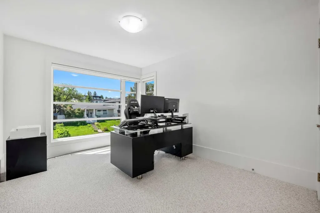 2412 28 Avenue SW Calgary AB T2T 1K9