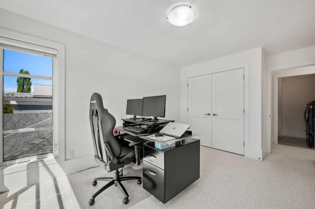 2412 28 Avenue SW Calgary AB T2T 1K9
