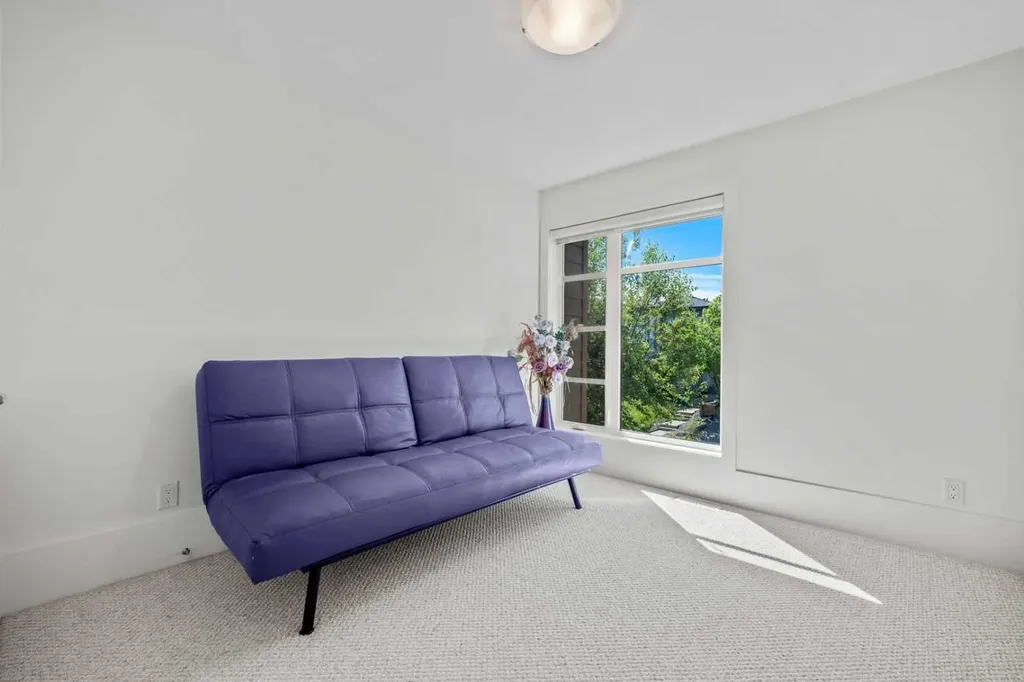 2412 28 Avenue SW Calgary AB T2T 1K9