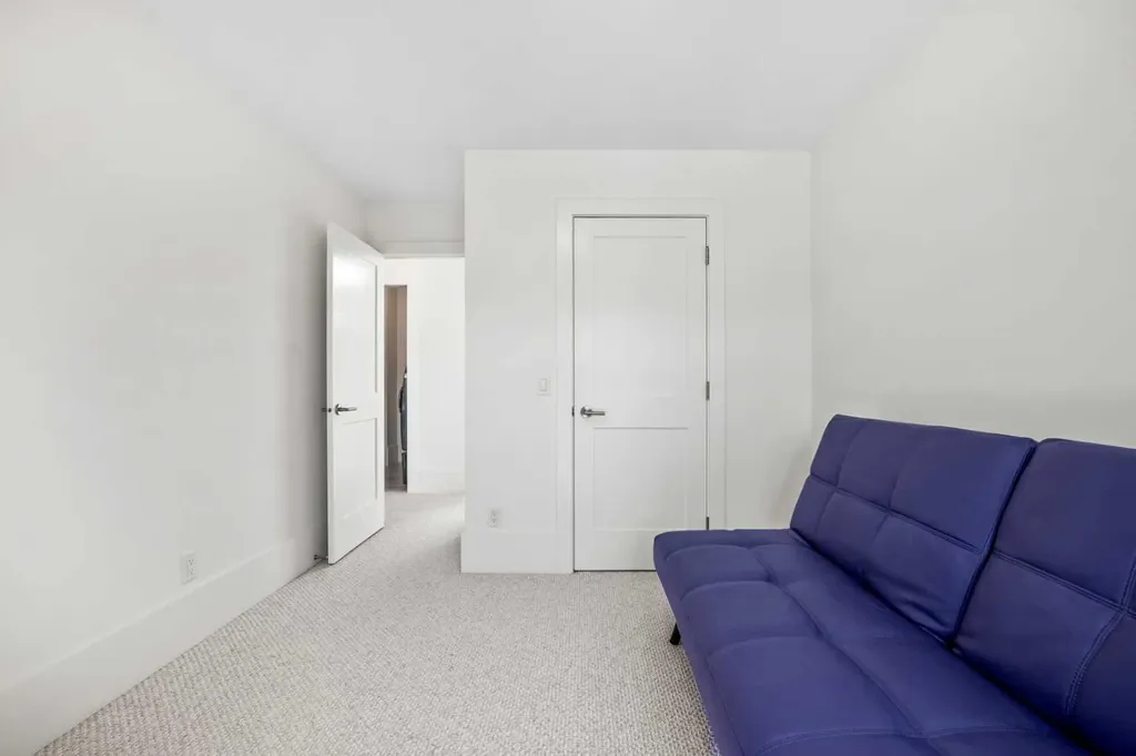2412 28 Avenue SW Calgary AB T2T 1K9